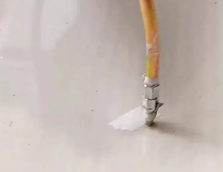 万柏林瓷砖空鼓维修公司专业解答在瓷砖铺贴过程中，如果使用的砂料过粗（如全部使用了粗砂），可能会导致以下问题